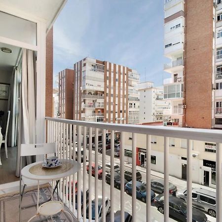 Cozy Room In Stylish Flat Just Steps From The Beach Cádiz Exterior foto