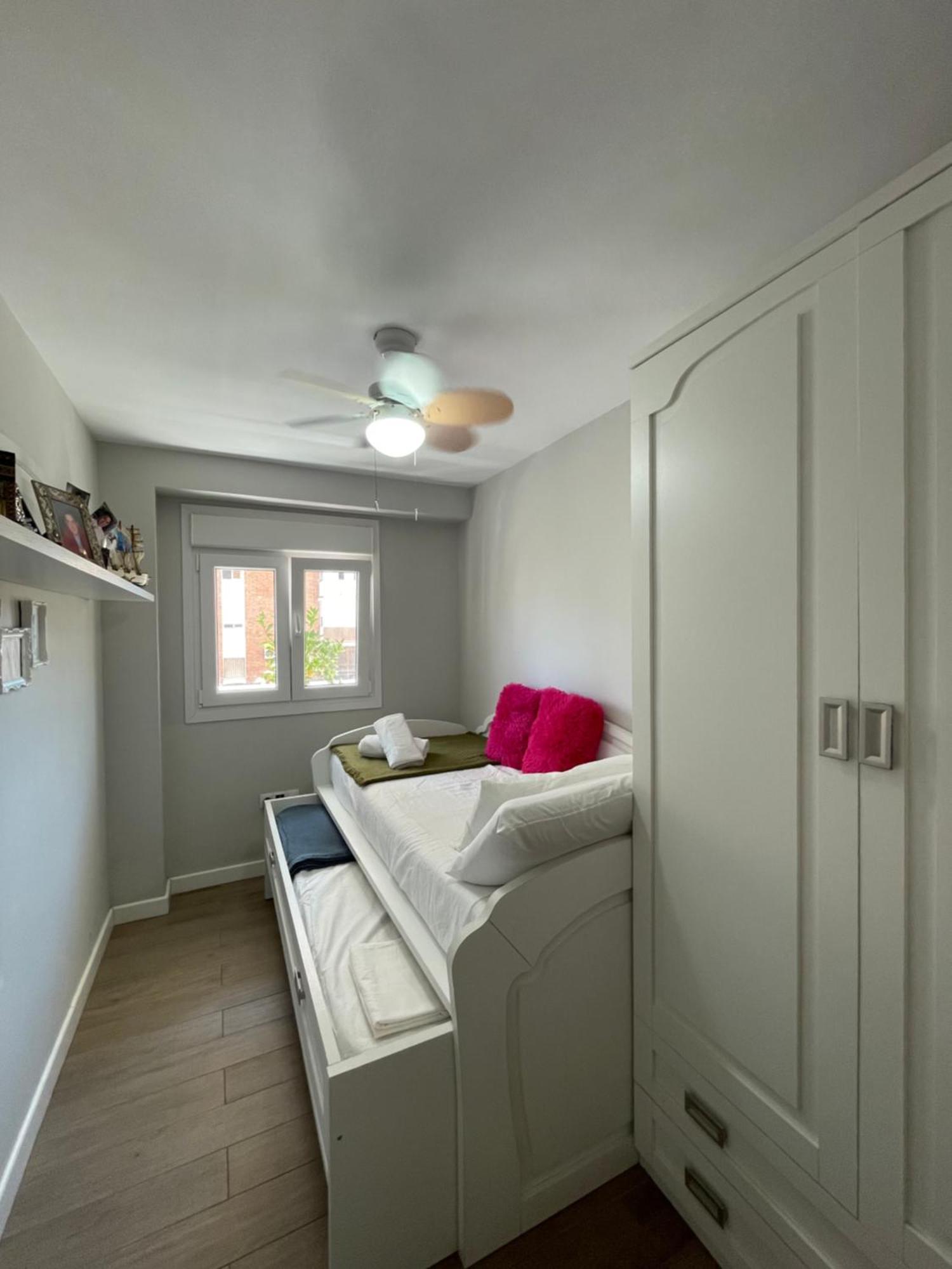 Cozy Room In Stylish Flat Just Steps From The Beach Cádiz Cameră foto